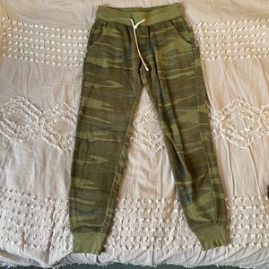 Camo joggers with pockets